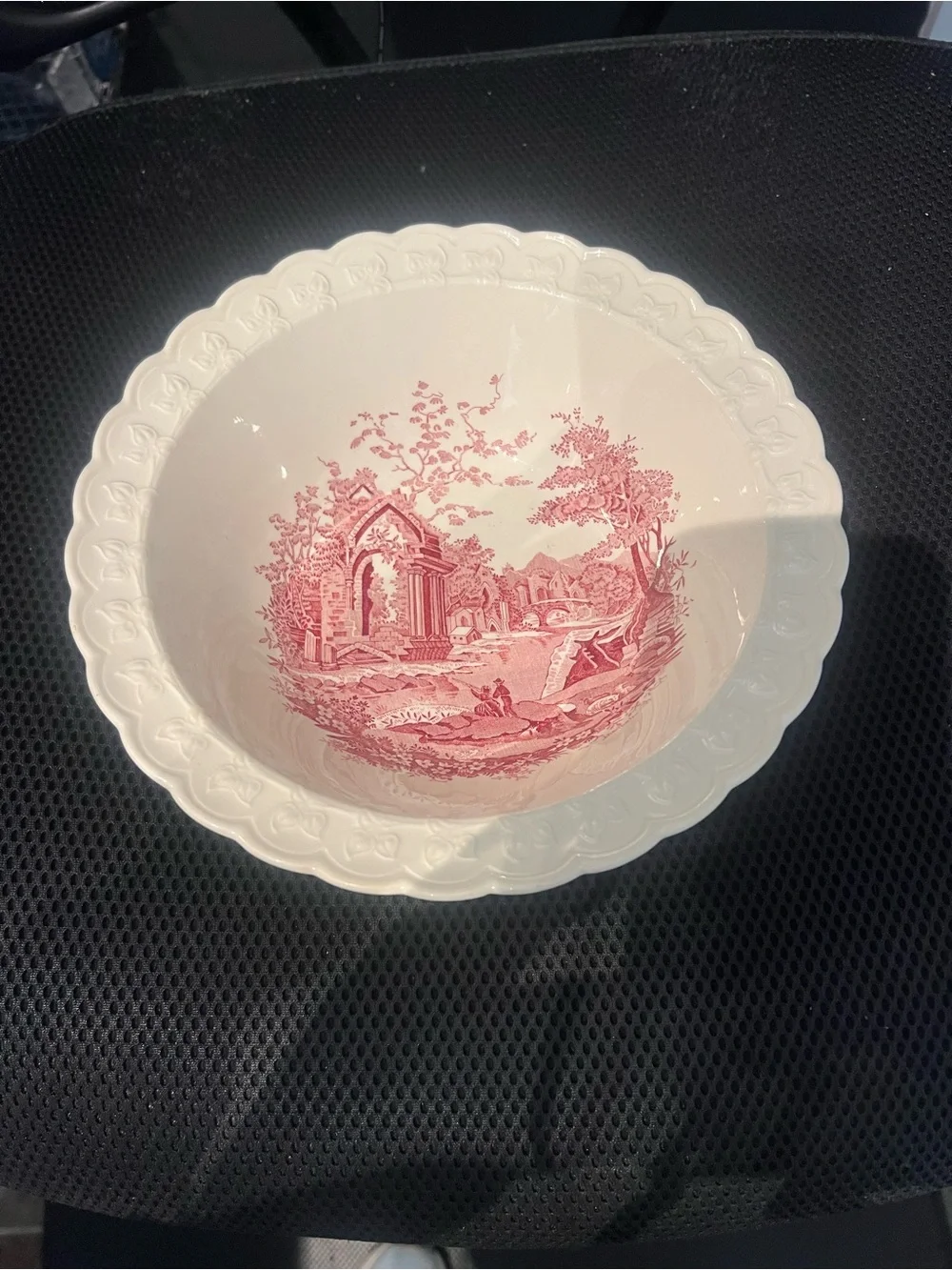 TAYLOR SMITH & TAYLOR ENGLISH ABBEY RED ROUND VEGETABLE BOWL 7 3/4